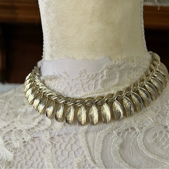 Lisner Jewelry Jewelry - Vintage Lisner Bold Gold Statement Women's Necklace